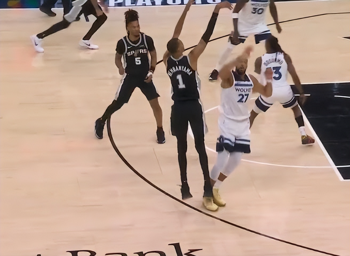 bsports-半场21+11,正负值21,文班亚马统治赛场,没有被森林狼队员激怒